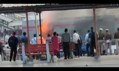 शताब्दी एक्स्प्रेसमध्ये पुन्हा अग्नितांडव