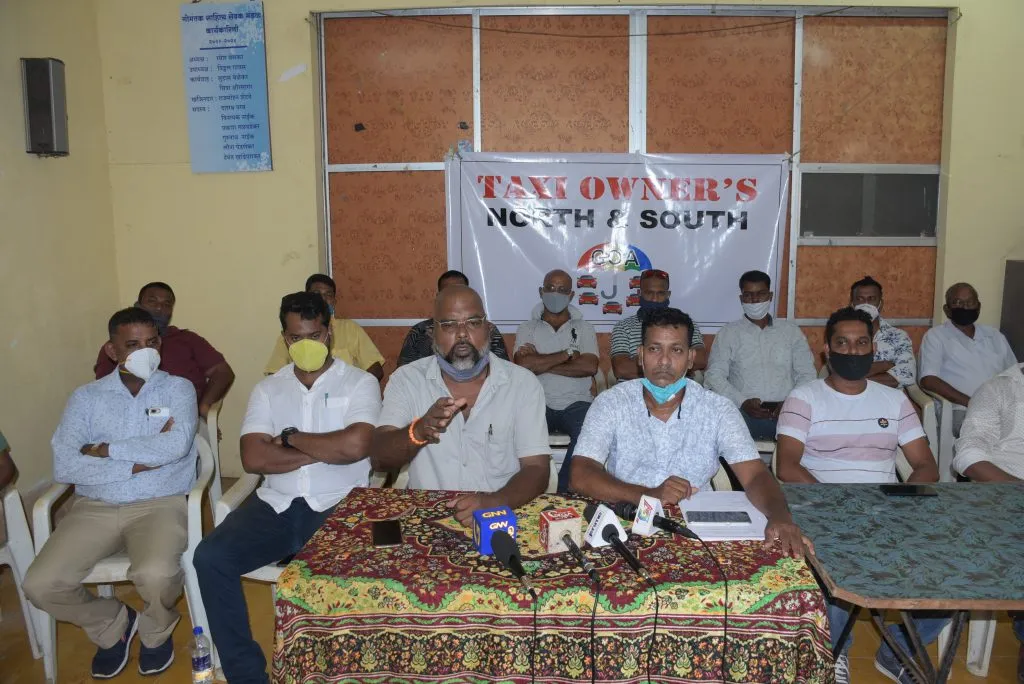 पोलिसांच्या कारवाईचा निषेध