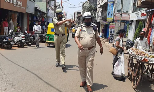 पोलिसांच्या अचानक कारवाईमुळे दहशत !