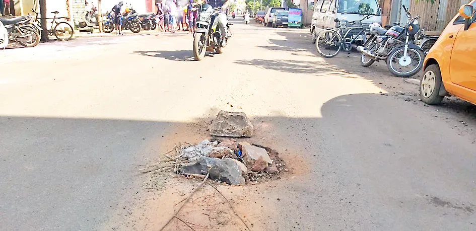 खासबाग येथे चेंबर ठरतोय धोकादायक