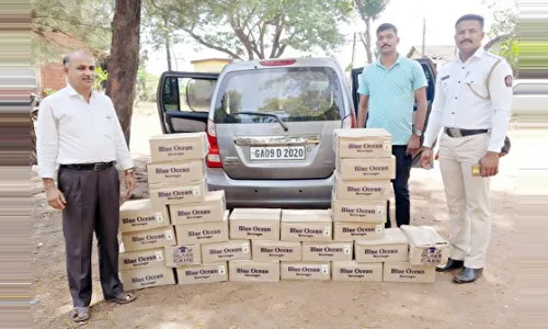 पाठलाग करून दीड लाखाची गोवा दारू जप्त