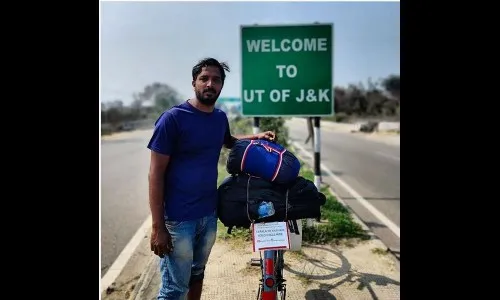 सायकलवर स्वार होत झटकलं नैराश्य