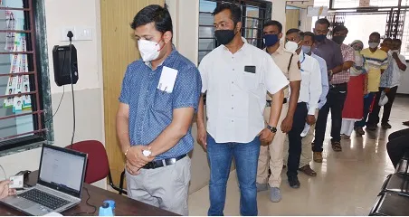 कोल्हापूर जिल्ह्यात चौथ्या टप्प्यातील लसीकरणासाठी केंद्रांवर गर्दी