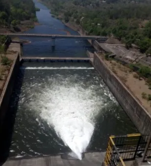 सातारा : कोयना धरणाचे रिव्हर स्विस गेट साडे तीन फुटांनी उघडले