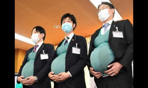 जपानमध्ये पुरुषांकडून अजब प्रकार