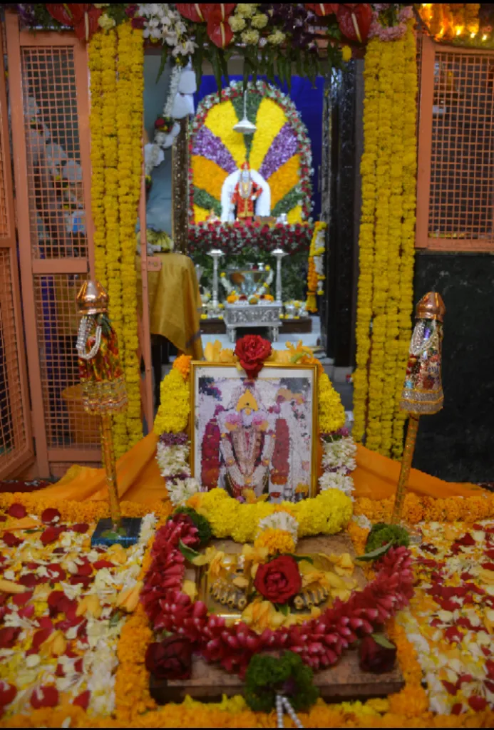 स्वामी समर्थ प्रकट दिनानिमित्त रामेश्वर चौकातील मठात पाळणा, आकर्षक सजावट