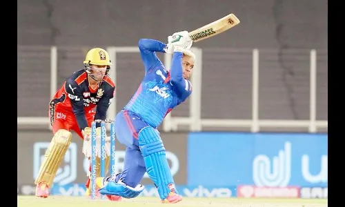 शेवटच्या चेंडूवर शमले दिल्लीचे वादळ!