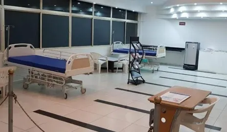 अपार्टमेंटमध्ये उभारली मिनी हॉस्पिटल