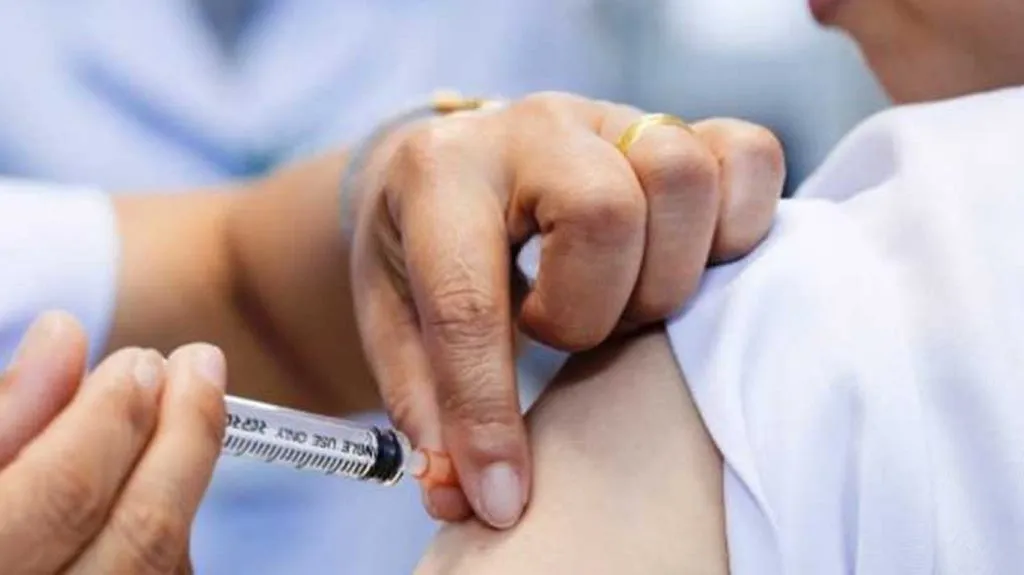 अमेरिकेत 18 वर्षांवरील सर्वांना लसीकरण