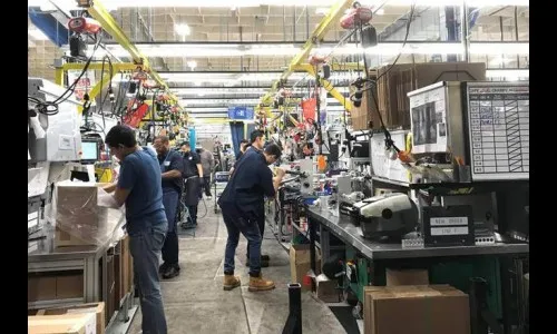 दुसऱया लाटेचा सामना करण्यासाठी उद्योग क्षेत्र तयार