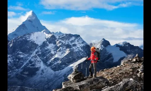माउंट एव्हरेस्ट गिर्यारोहकांसाठी पुन्हा खुला