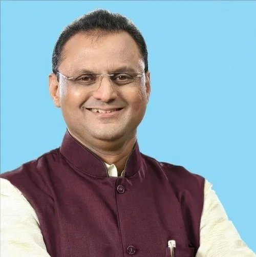 प्रकाश हॉस्पिटलमध्ये कोरोना रुग्णांसाठी ६५० बेड – निशिकांत पाटील