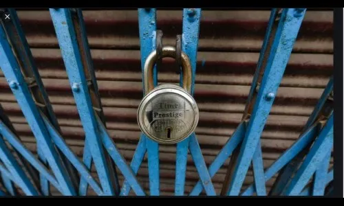 नियमाबाबत संभ्रमावस्थेने संचारबंदीचा विसर!