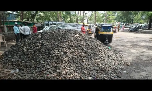 फायर ऑडिटच्या कामासाठी डांबरीकरणाला बेक