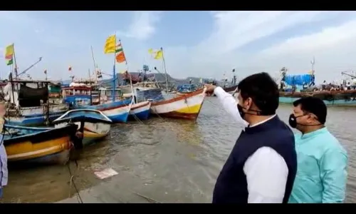 नुकसानग्रस्तांना भरघोस मदत द्या!