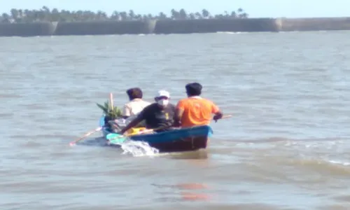 विजेसाठी किल्ला रहिवाशांची धडपड