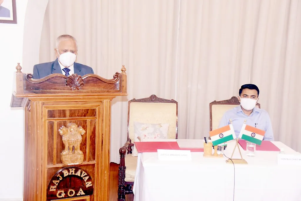 गोवा लोकायुक्तपदी अंबादास जोशी शपथबद्ध