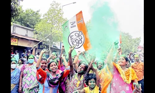 तामिळनाडूत ‘सूर्योदय’, आसाम-केरळ सत्ताधाऱ्यांकडेच