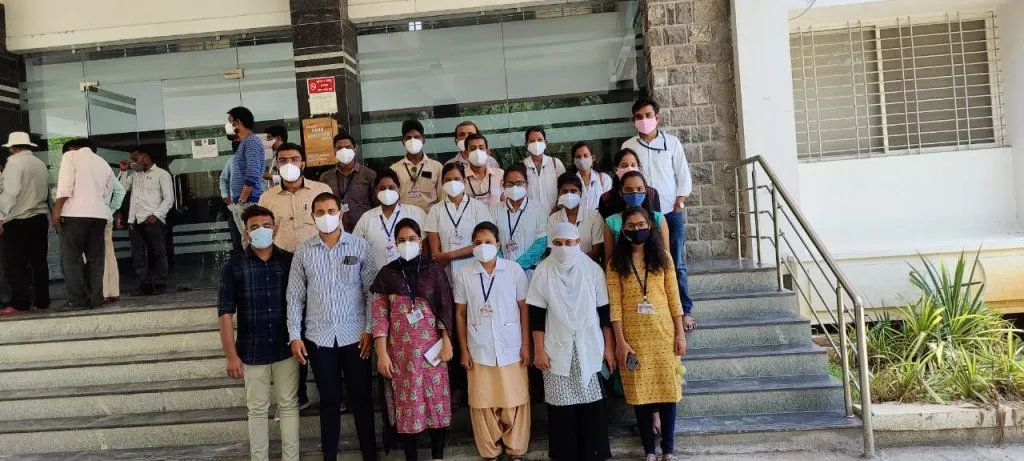 कंत्राटी कर्मचाऱ्यांना शासकीय सेवेत घ्या