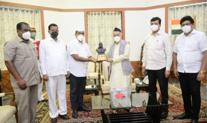 माथाडी कामगारांच्या मागण्यांचे राज्यपाल कोश्यारी यांना निवेदन