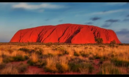 सकाळ-संध्याकाळ रंग बदलणारा पर्वत