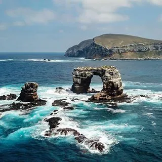 जगप्रसिद्ध ‘डार्विन्स आर्च’ कोसळली