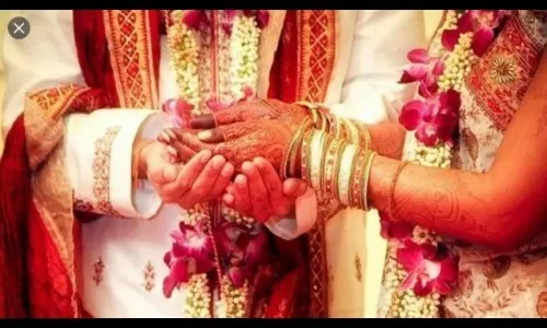 ‘बाराती बन कर गया, दुल्हा बनाया गया’