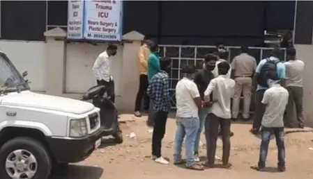 सांगली : बिलासाठी मृतदेह अडविला, संतप्त नातेवाईकांकडून रुग्णालयाची तोडफोड