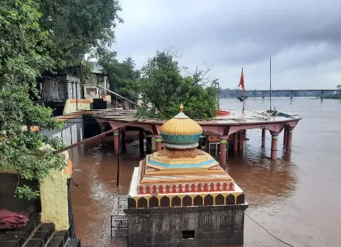 कोल्हापूर : नृसिंहवाडीत दक्षिणद्वार सोहळा संपन्न