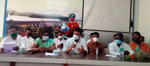 कोल्हापूर : राधानगरी महसुल खात्याच्या आढावा बैठकीत नागरिकांच्या आरोपांच्या फैरी