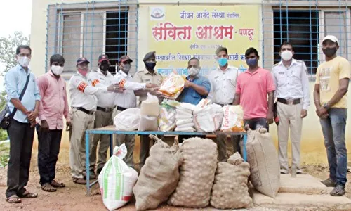 वाहतूक पोलिसांची सामाजिक बांधिलकी