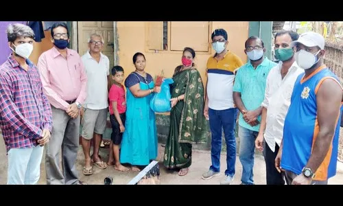 मालवणात मनसेकडून 100 कुटुंबियांना धान्य वाटप