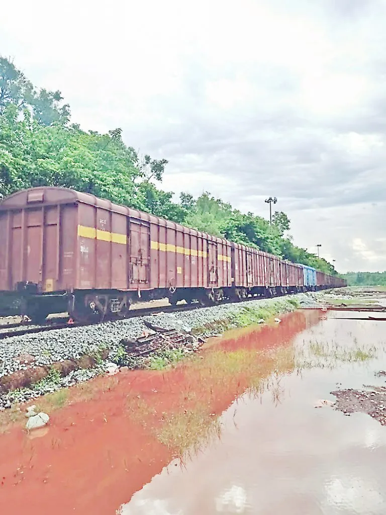 नैर्त्रुत्य रेल्वेकडून पावसाळय़ापूर्वी मार्गाची दुरुस्ती