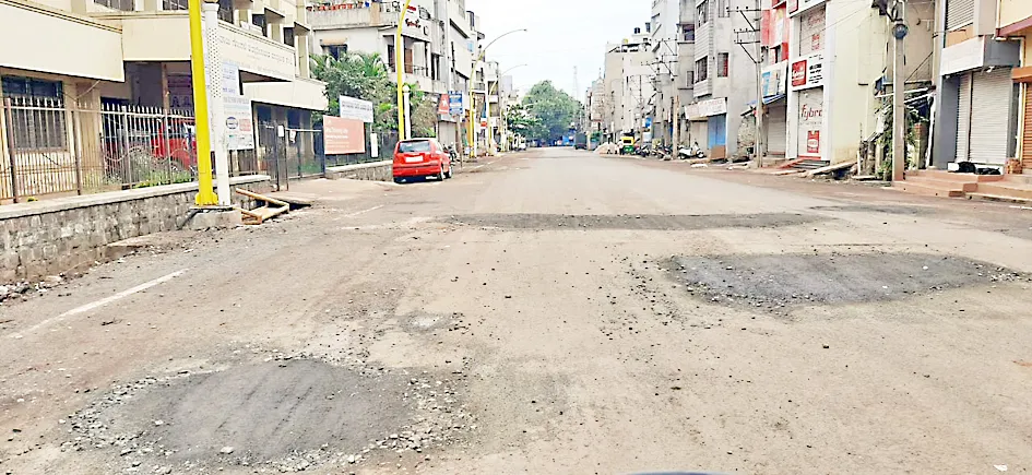 मुख्यमंत्र्यांच्या दौऱयामुळे दुर्लक्षित रस्ते झाले स्वच्छ