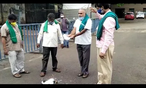 जाचक कायद्याविरोधात शेतकऱयांची पुन्हा निदर्शने