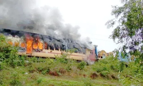 सिंधुदुर्गात ‘बर्निंग बोगी’चा थरार