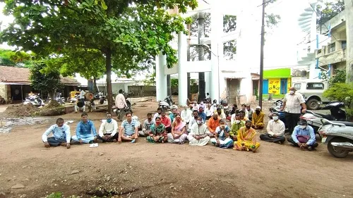 सांगली : अपुऱ्या पाणी पुरवठ्या विरोधात नागरिकांचा ठिय्या