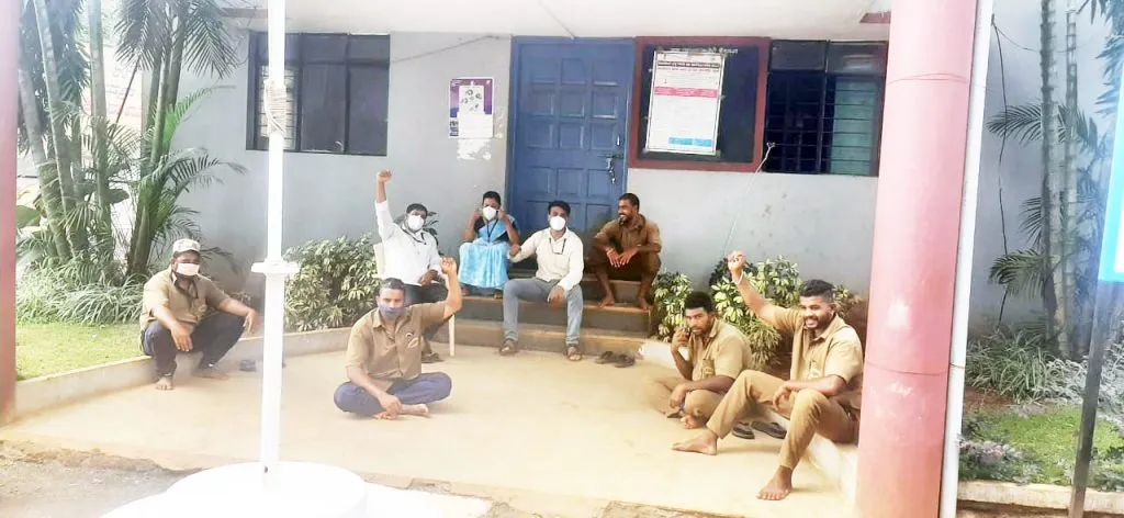 ग्रा. पं. कर्मचाऱयांना कोरोना योद्धा घोषित करा