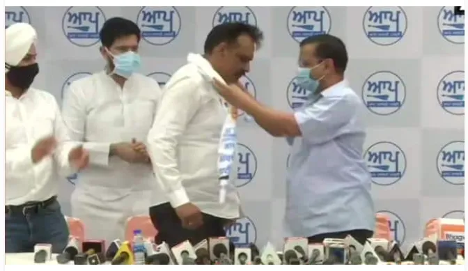 माजी IG कुंवर विजय प्रताप यांचा ‘आप’मध्ये प्रवेश ; केजरीवाल म्हणाले…