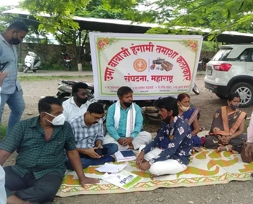 जनतेला हसवणाऱ्या तमाशा कलावंतांवर रडण्याची वेळ