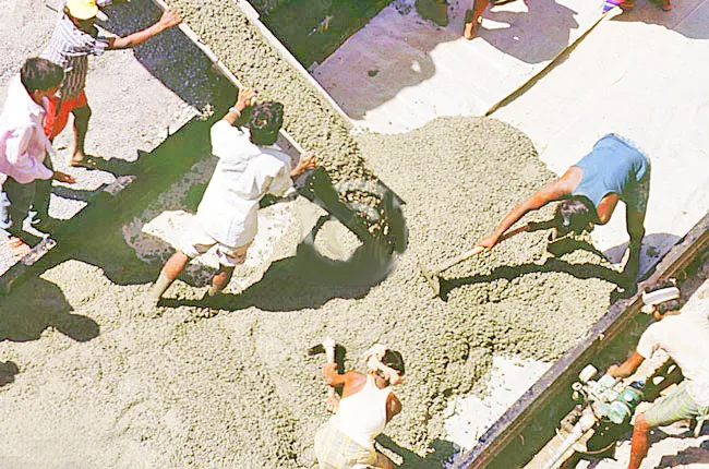बांधकाम क्षेत्र सापडले आर्थिक कोंडीत