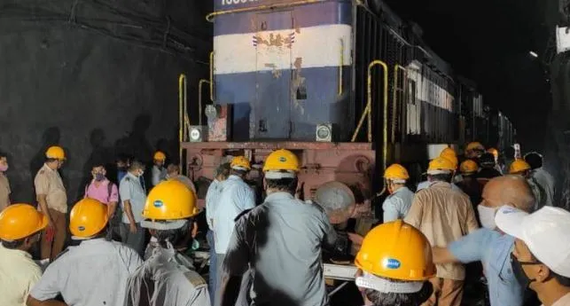 राजधानी एक्सप्रेसचे इंजिन पुन्हा मार्गस्थ करण्यात कोकण रेल्वेला यश