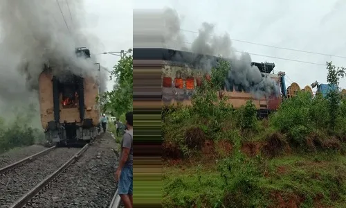 कोकण रेल्वे मार्गावर ईलेक्टीक काम करणाऱ्या स्पेशल गाडीला आग