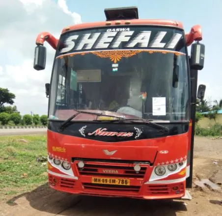 बोरगाव पोलिसांची खासगी ट्रॅव्हल्सवर कारवाई