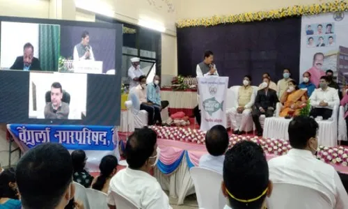 ऋणाची परतफेड जिल्हय़ाच्या विकासातून