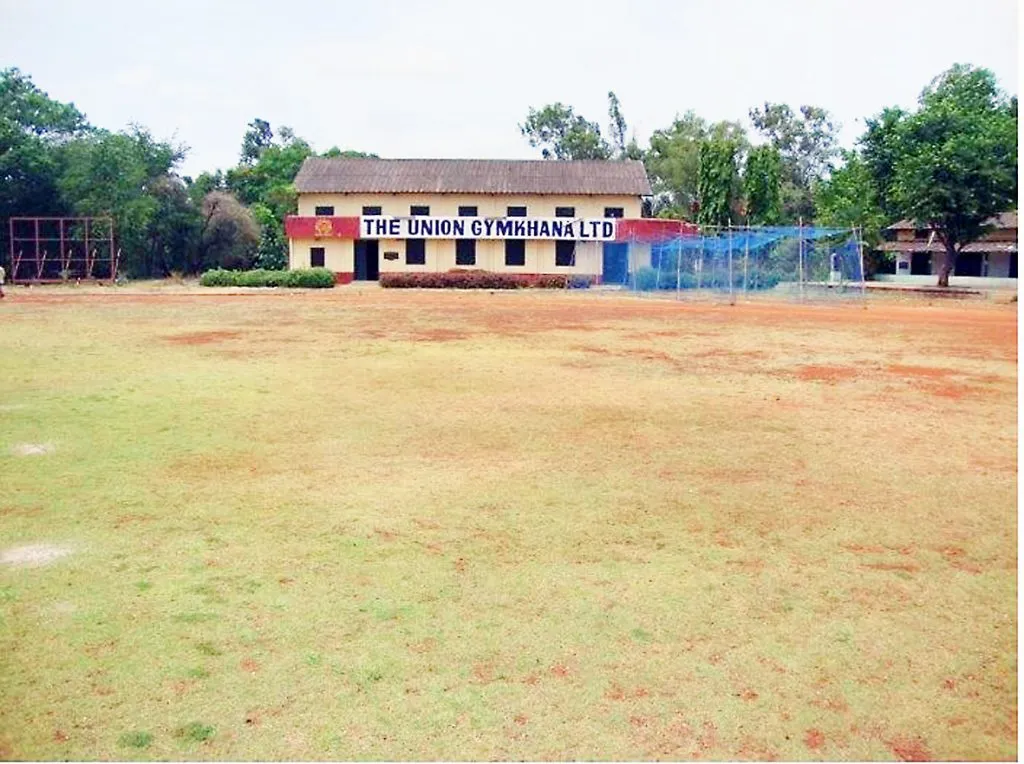 स्थगिती आदेशामुळे डिफेन्स अधिकारी परतले