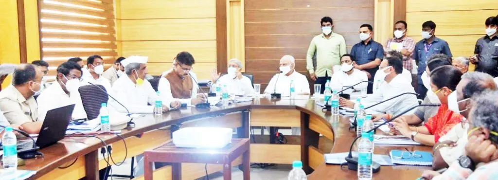 संकटकाळी संवेदनशीलता बाळगा!