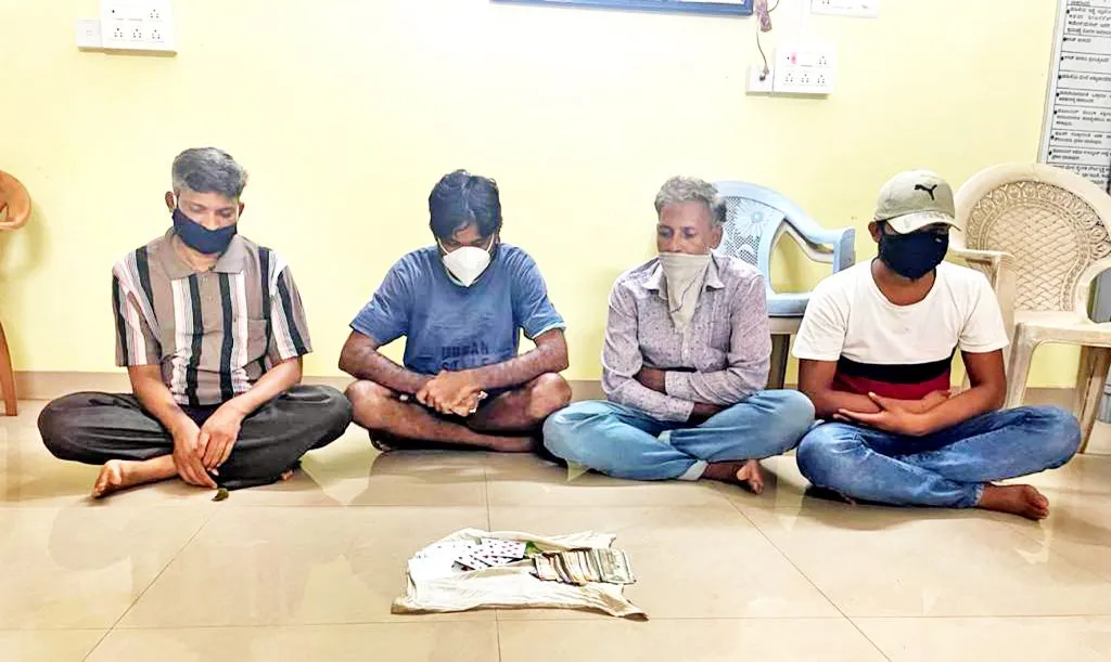 वडगाव येथे जुगारी अड्डय़ावर छापा