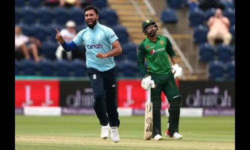 वनडे मालिकेत इंग्लंडची विजयी सलामी