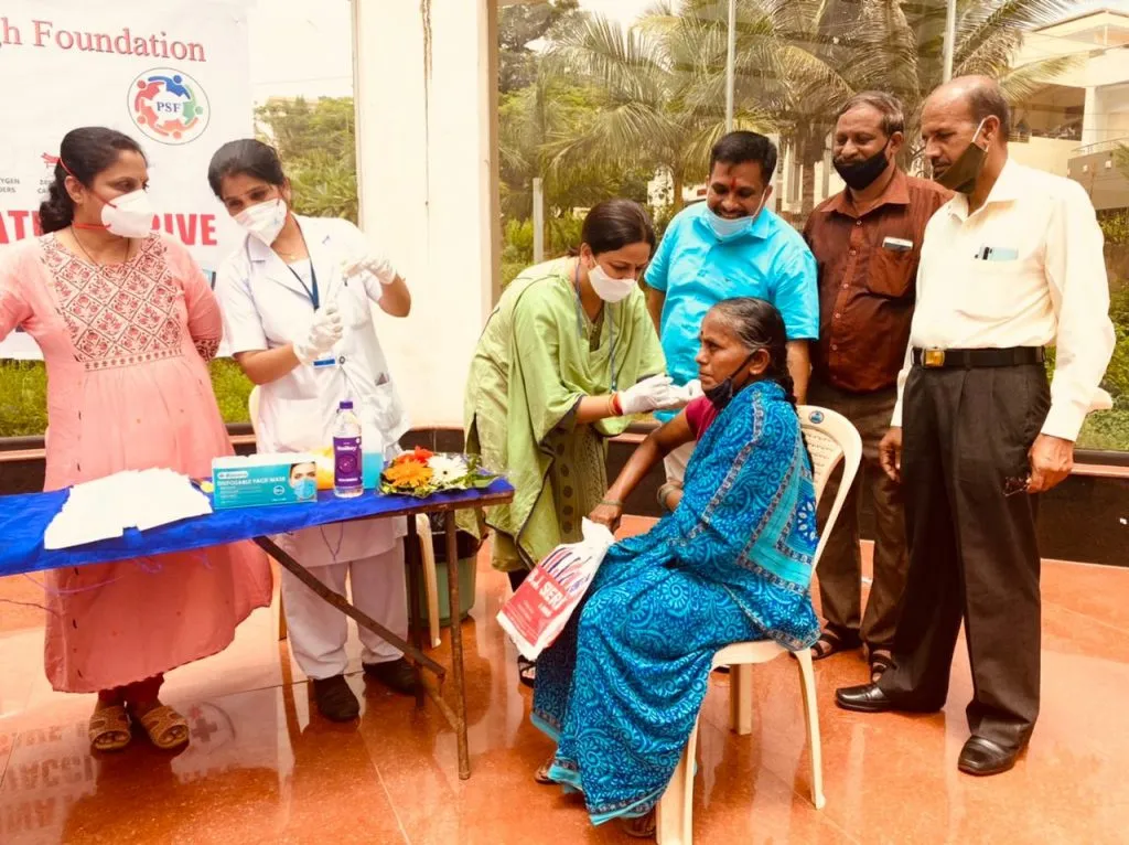 पृथ्वीसिंग फौंडेशनतर्फे लसीकरण